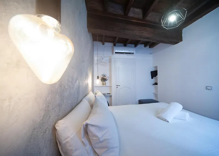 Navona Jacuzzi Apartment *